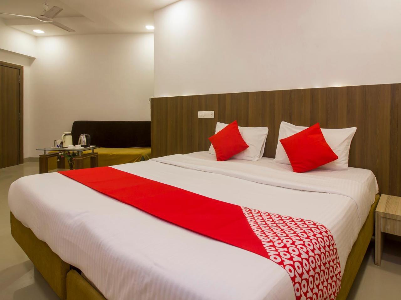 Oyo Flagship 19825 Hotel Panchratna Panvel Zewnętrze zdjęcie