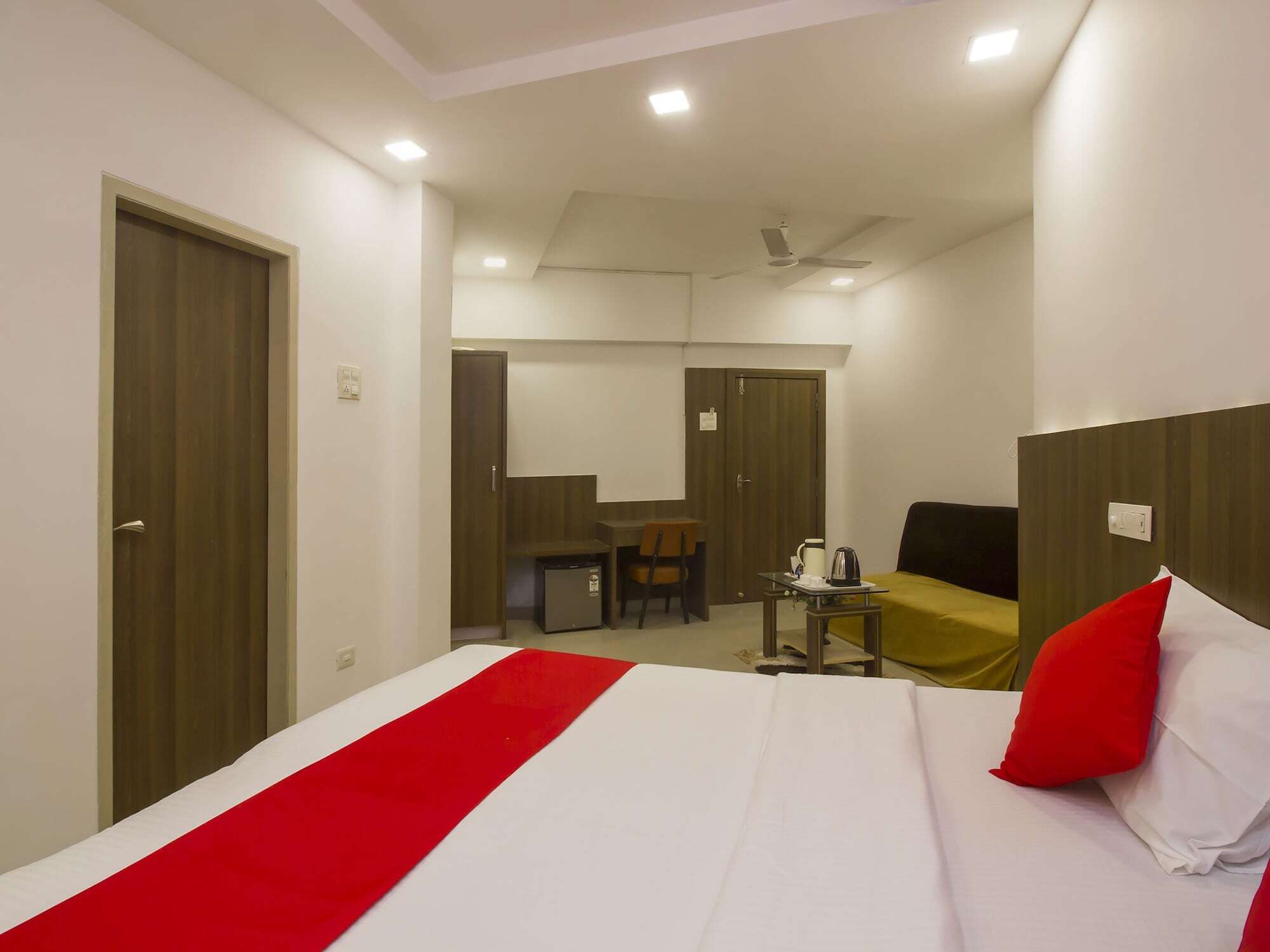 Oyo Flagship 19825 Hotel Panchratna Panvel Zewnętrze zdjęcie